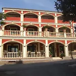 Pompeo 3*