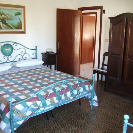Pompeo Aparthotel 3*