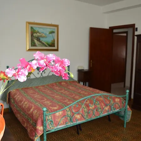 Pompeo 3* Castellabate